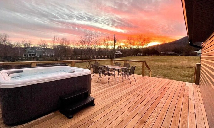 Afton House | Sycamore Shade: 151 House, HOT TUB, Mountain Views