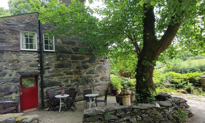 Beddgelert Cottage | Sygun Cottage 40 mins walk to Watkin Waterfalls, Snowdon