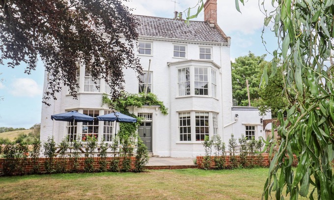 Diss House | SYLEHAM HOUSE, pet friendly, luxury holiday cottage in Eye