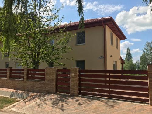 Balatonszarszo House | Szárszószép Villa