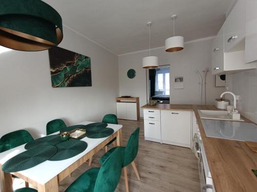 Tarnowskie Gory Apartment | Szmaragdowy apartament przy ulicy Opolskiej
