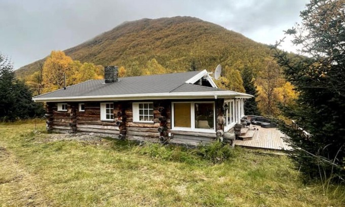 Karlsy House | Tømmerhytte med Badstue