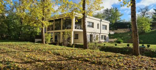 Sainte-Colombe-en-Bruilhois Apartment | T-2est 46m dons la maison au bord du Canal du Midi
