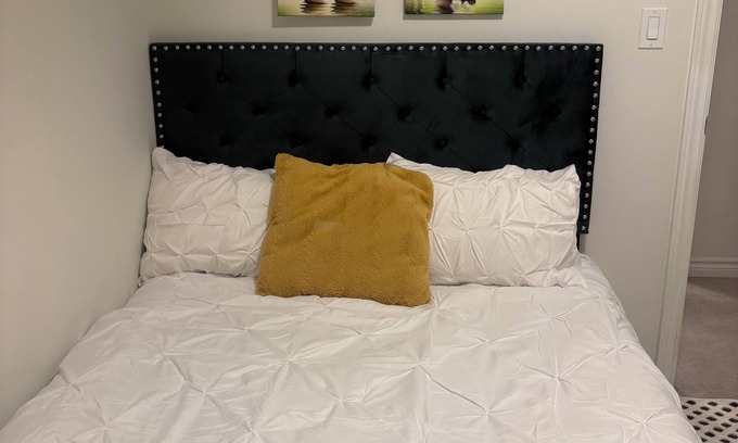 Durham Region House | t Private, cozy guest suite in Oshawa with free parking.