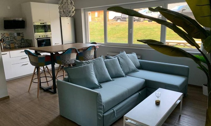 Les Hopitaux-Neufs Apartment | T1 Bis de standing rénové en rez-de-jardin