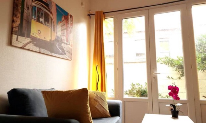 Evreux Apartment | T1 Bright and Garden Hyper-Centre 5min station