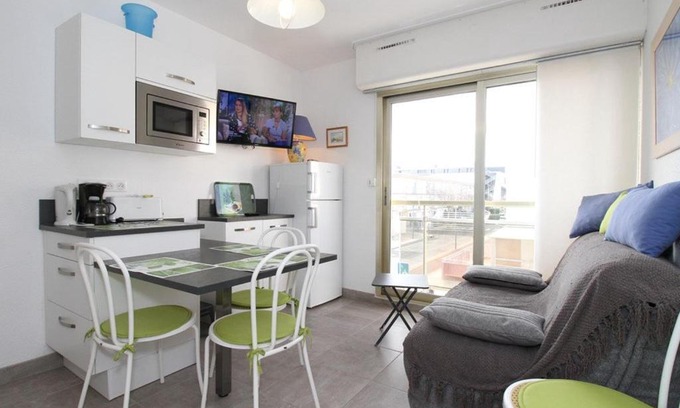 Balaruc-les-Bains Apartment | T1 Rénové près des Thermes, Parking Privé, Balaruc-les-Bains - FR-1-553-125