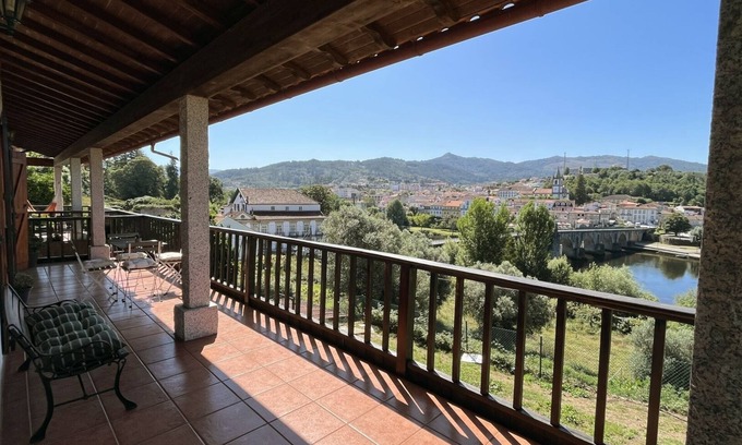 Arcos de Valdevez House | T1 with pool and privileged views of Ponte da Barca!