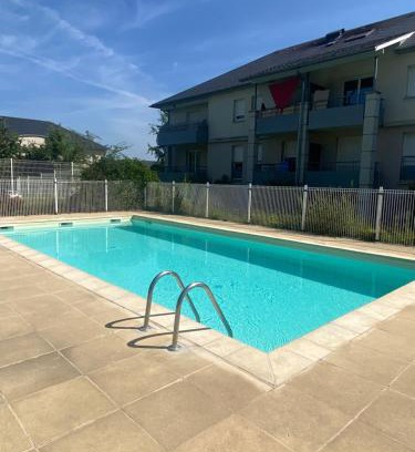 Onet-le-Chateau Apartment | T2 en résidence avec piscine commune