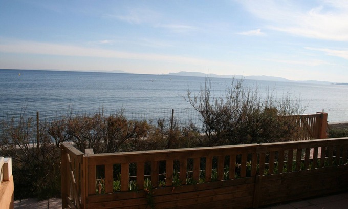 La Capte Apartment | T2 La Capte, waterfront, sea in front of your terrace, all comforts