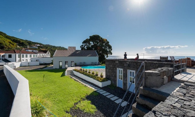 Calheta de Nesquim House | T2 Lux Casa das Pereiras