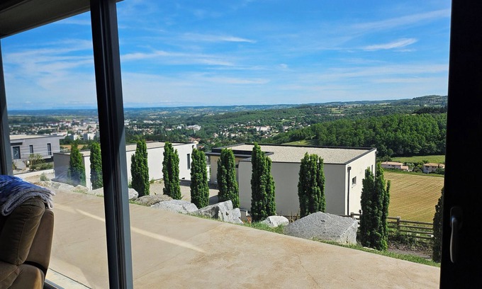 Vienne Condo | T3 à 2 pas du Centre-ville Piscine et Jacuzzi Privé Normes PMR