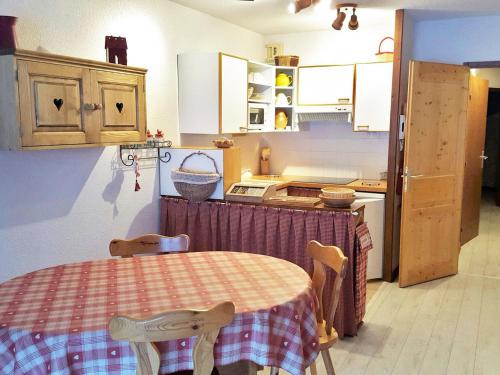 La Perriere Apartment | T3 Montagne, 2 chambres, centre station, skis aux pieds - FR-1-513-38