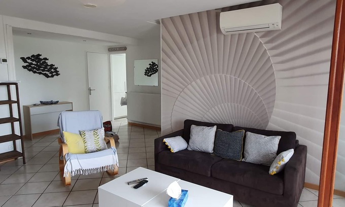La Ciotat Apartment | T3 renovated 67m - 250m to the beach - 6 pers - Parking - near shops and resto
