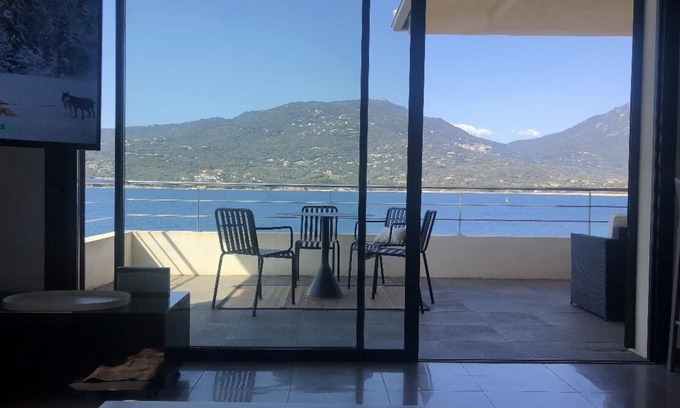 Propriano Apartment | T3 with large terrace on the beach in the city center