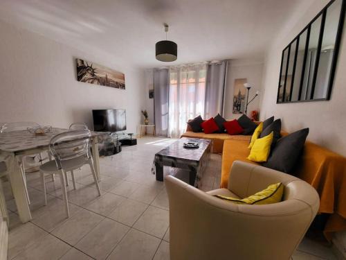 3rd Arrondissement Apartment | T4 Climatisé avec 2 Balcons proche Gare St Charles