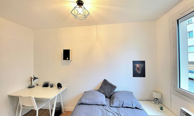 Fontaine Apartment | T4 Tram Mairie 3 Chambres 3 Lits Doubles, Facile Pour se Garer