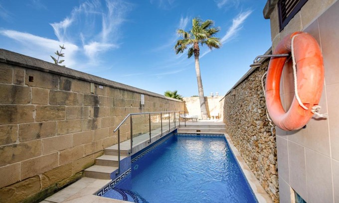 Birbuba House | Ta' Rozi 5 Bedroom Farmhouse with Private Pool