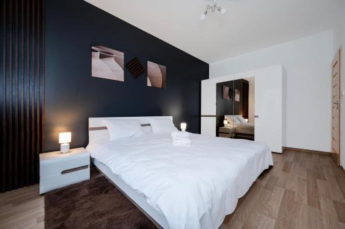 Lodz Apartment | Tabelowa Deluxe Apartament with Garden