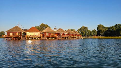 Senec Apartment | Tahiti sunshine - Chatka na vode