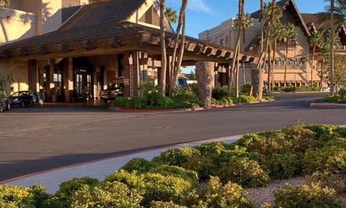 Las Vegas Condo | TAHITI VILLAGE HUGE 2 BEDROOM CONDO RESORT. SLEEPS 8