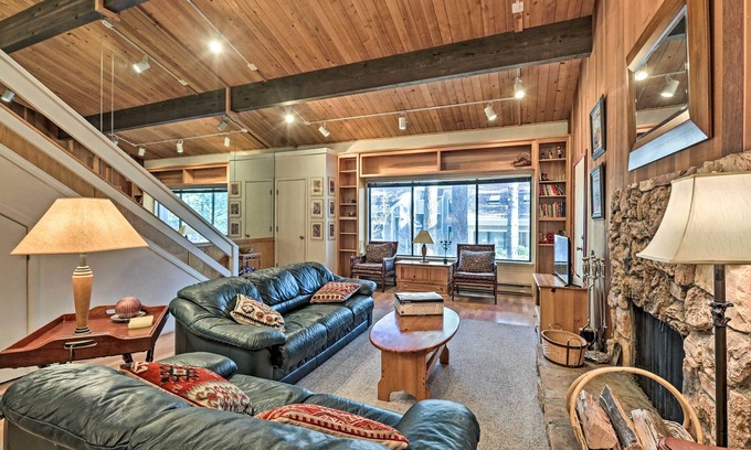 Incline Village House | Tahoe Townhome Dreamin’ ~3 Miles to Lake & Skiing!