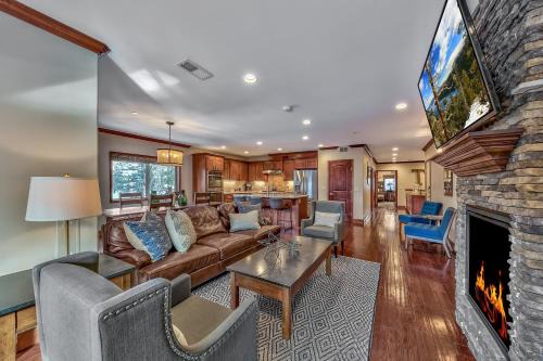 South Lake Tahoe Villa | Tahoe Woods 101 at Stateline - Walk to Lake