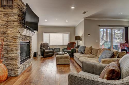 South Lake Tahoe House | Tahoe Woods Hideout Bdtahoe
