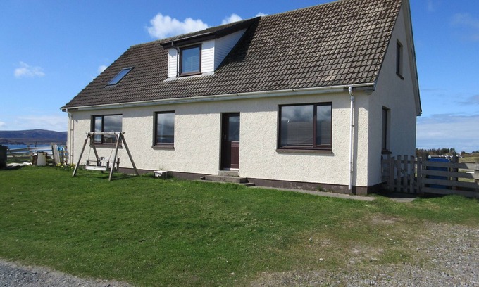 Mellon Charles Apartment | Taighali Apartment Aultbea IV22 2JN overlooking Loch Ewe pet friendly 762 ft2