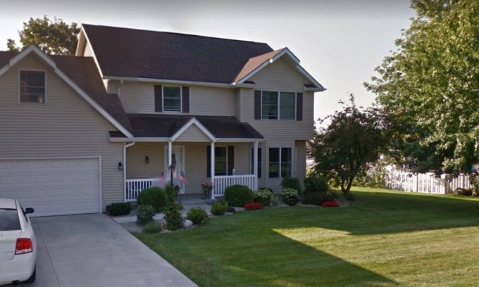 Granger House | Tailgate & Relax – Notre Dame Weekend Ready. Less than five miles to Notre Dame.