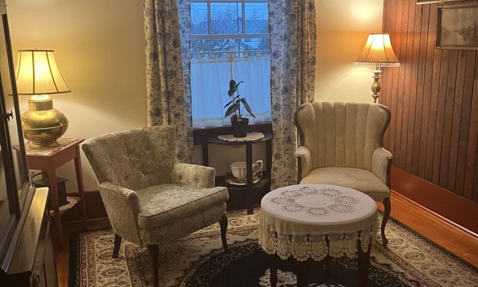 Chilliwack Proper Village West Bed & Breakfast | Take a step back in time at this beautiful heritage home.