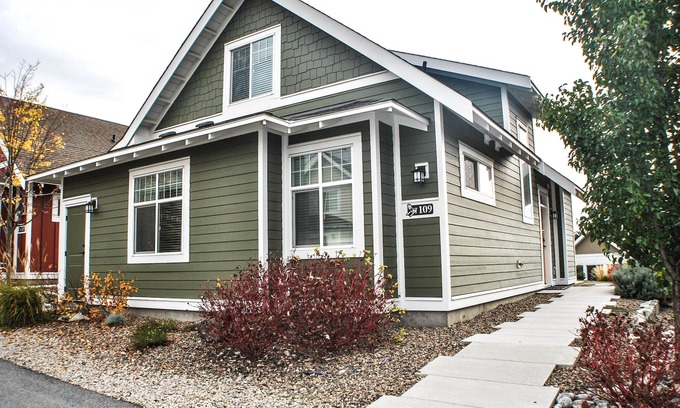 Okanagan-Similkameen Cottage | Take time away to relax and enjoy Canada's wine capital and warmest lake