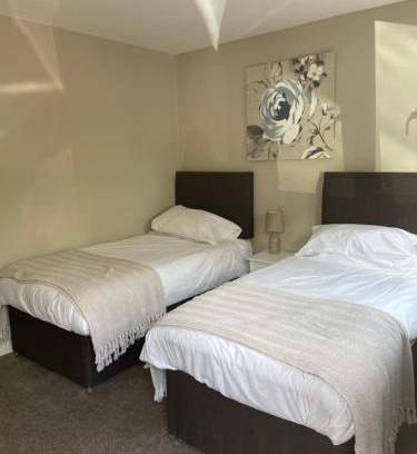 Lulsgate Bottom Hotel | Tall Pines Lodges