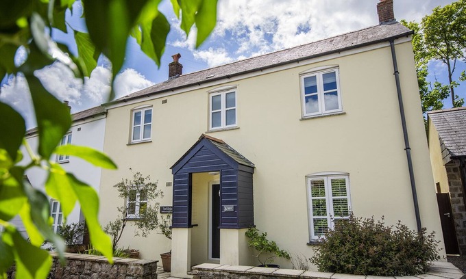 Charlestown House | Tall Ships, Charlestown - two ticks from the harbour