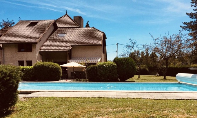 Deux Vallees Vertes House | Tall stones (Manor type)