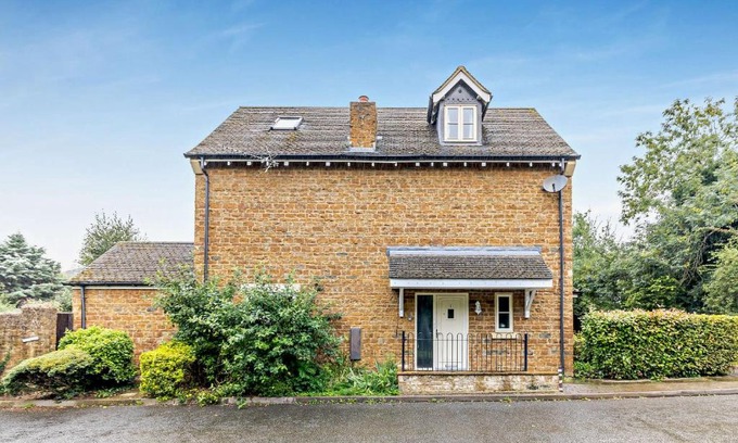 Bloxham House | Tall Trees. Luxury North Cotswold cottage
