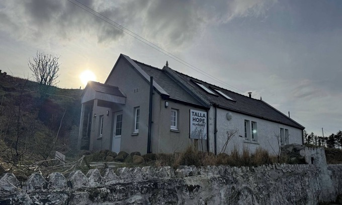 Kilmaluag Cottage | TALLA HOPE, pet friendly, character holiday cottage in Duntulm