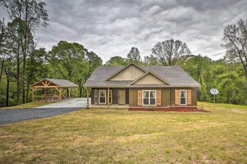 East Tallassee House | Tallassee Creekside Cabin with Forest Views!