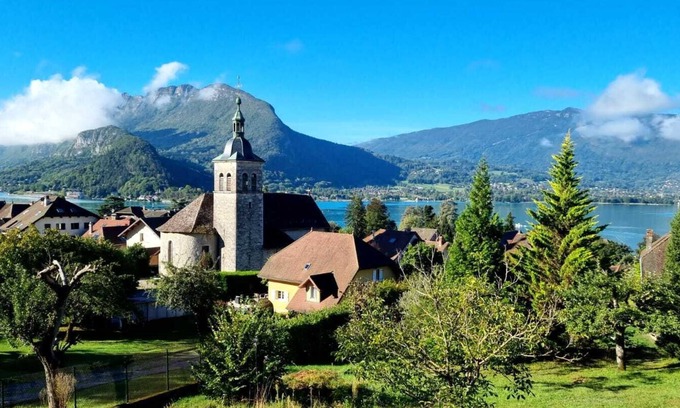Talloires-Montmin Apartment | Talloires Village/New Residence/Beach on foot