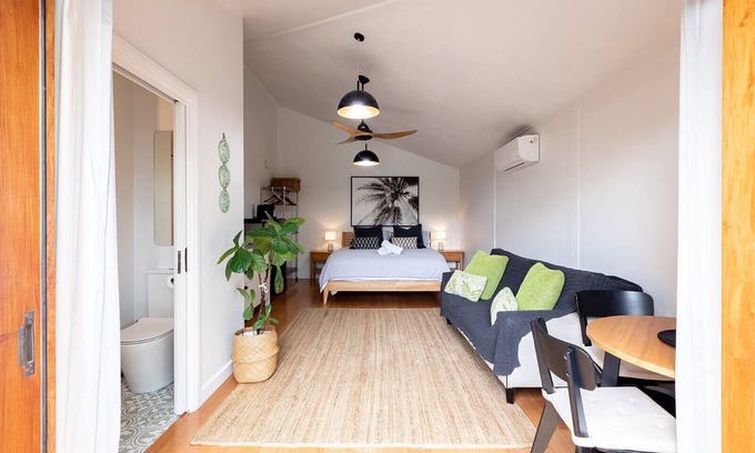 Suffolk Park Apartment | Tallows Studio - 2 min walk from the beach & dog friendly