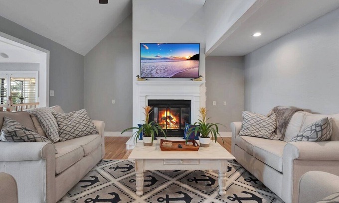 Quincy House | Talquin Time: Lakefront - Dock - Pool Table