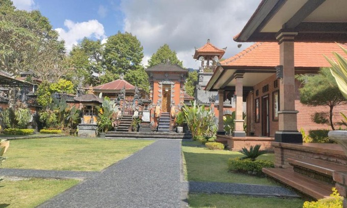Sawan House | Tamansari Homestay