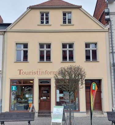 Tangermuende House | Tangermünde Zum S c h m u c k Giebel - Pension & FeWo