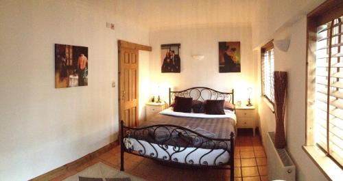 Gatwick Bed & Breakfast | Tanglewood Gatwick Bed & Breakfast