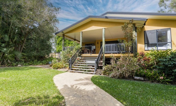 Tannum Sands House | Tannum Tides - Sleeps 8 w/Pool & Boat Parking
