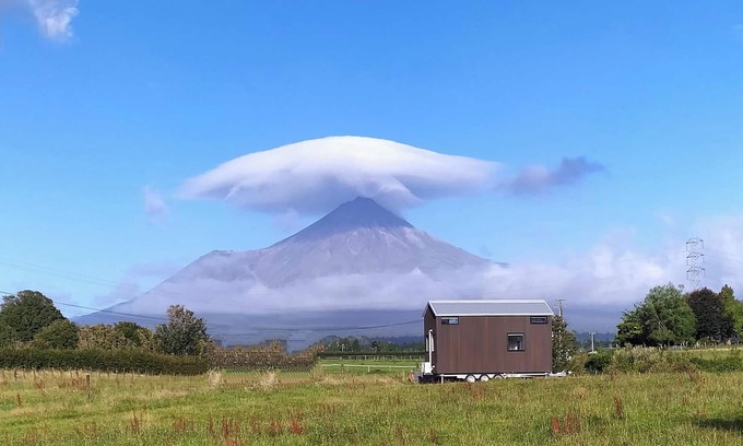 Midhirst House | Taranaki Creekside TUI by Tiny Away