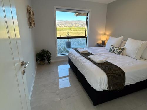 Tarras House | Tarras Serenity Haven - Mountain Views and Calm