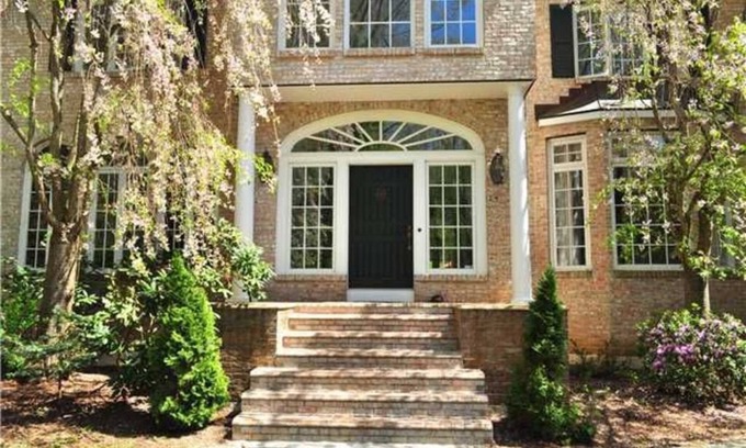 Simsbury House | Taste of New England; The perfect getaway