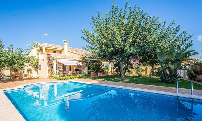 Playa de Almarda House | Tasteful and spacious villa with swimming pool in Playa Corinto.