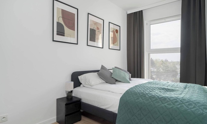 Stare Miasto District Apartment | Tasteful Apartment with Parking and Gym by Noclegi Renters